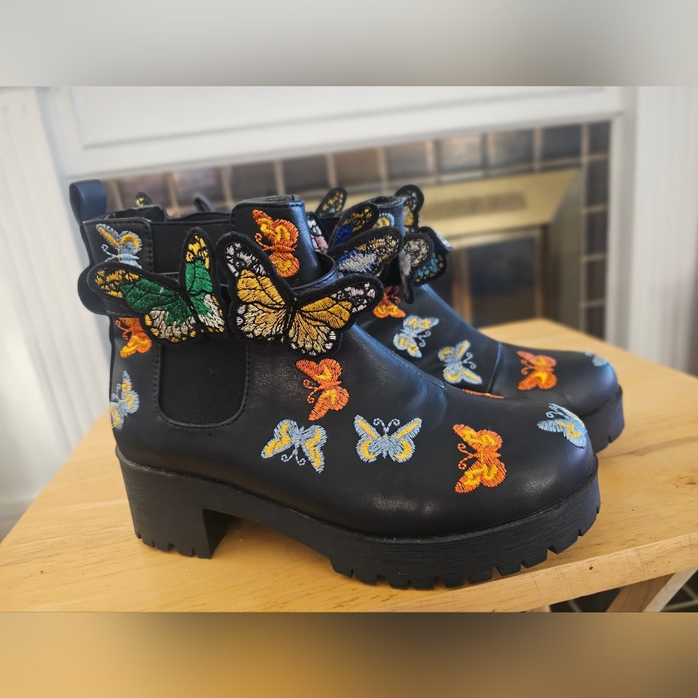 Butterfly fashion boots Shien